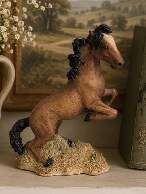 Castagna Horse Mustang Figurine Retired Horse Brown Made in Italy 7.5 Inches